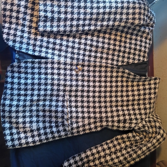 Ladies black and white Blazer - Picture 7 of 7